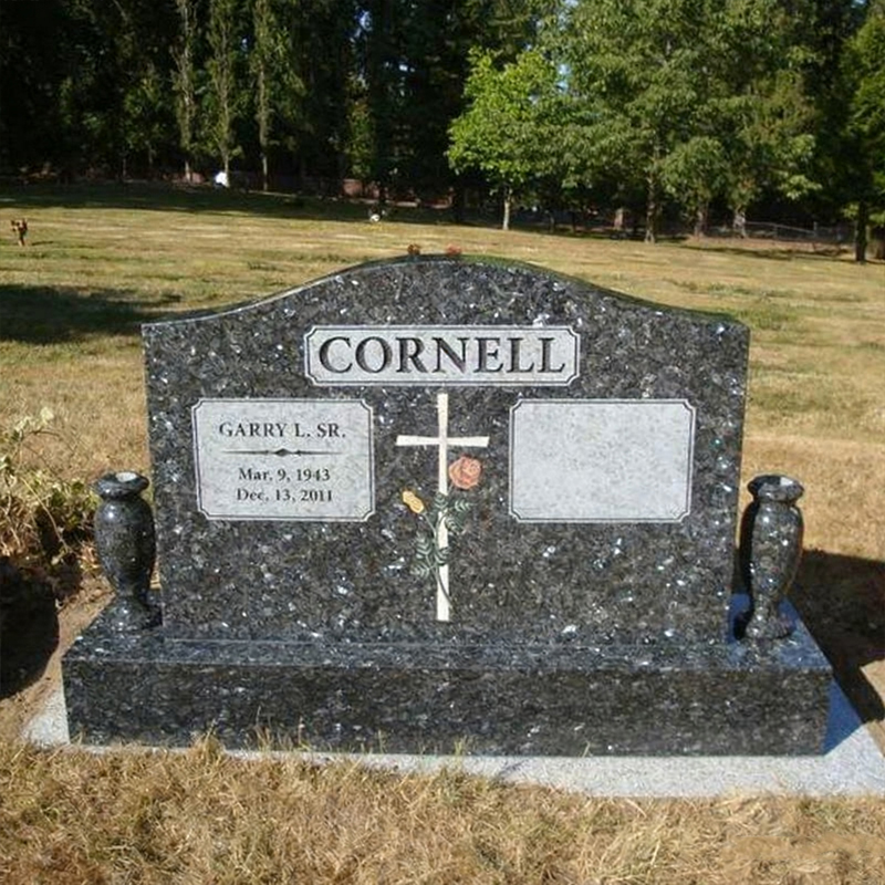 Haç Gül Desenli Granit Yoldaş Mezar Taşı