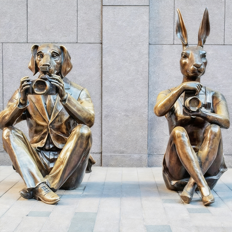 “Hayvan Fotoğrafçısı” Temalı Heykel