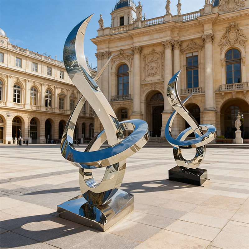 Mavi ve Gümüş Aerodinamik Metal Heykel